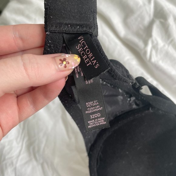 Victoria's Secret Black Lace 32DD Bra - Picture 2 of 2